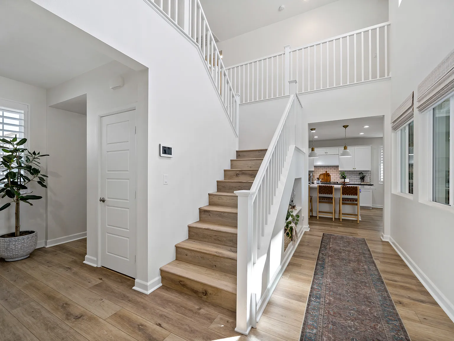 5 bed, 4.5 bath, 3378 sqft, $6,500 — Photo 4