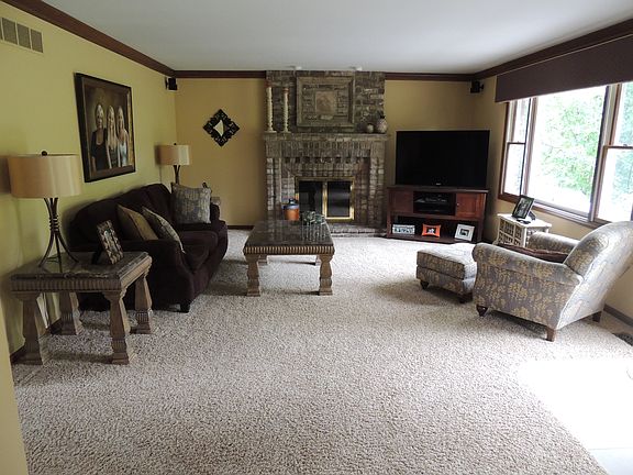 2nd image of 822 Braemore Ln