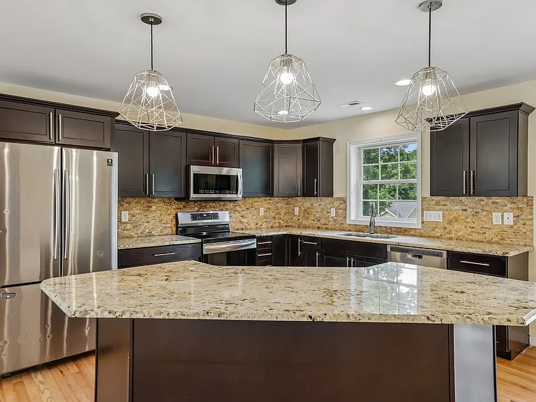 25 Red Schoolhouse Rd — Photo 4