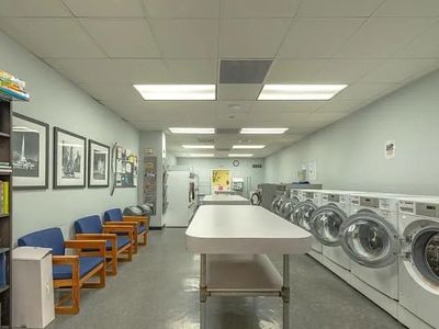 1800 W Roscoe St, Chicago, IL, 60657