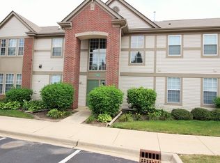 1623 Carlemont Dr APT A, Crystal Lake, IL 60014