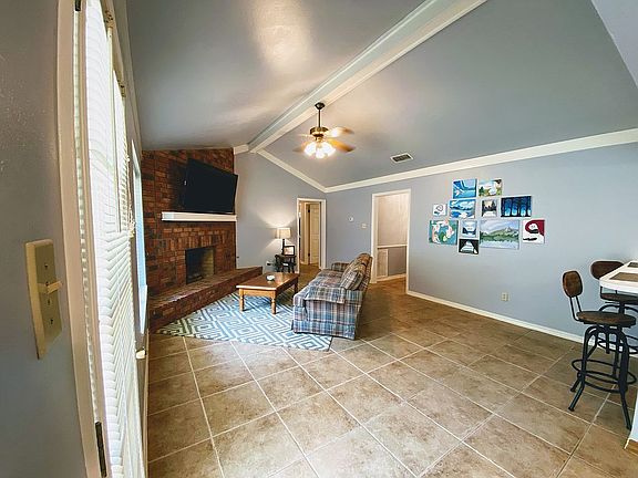 4th image of 4913 Woodcreek Dr