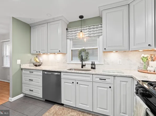 10306 Greenside Dr, Cockeysville, MD 21030