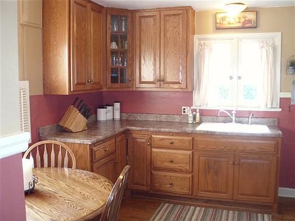 4th image of 9303 Beverly Pl