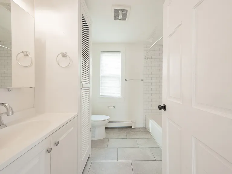 23 Greenock St #3 — Photo 4