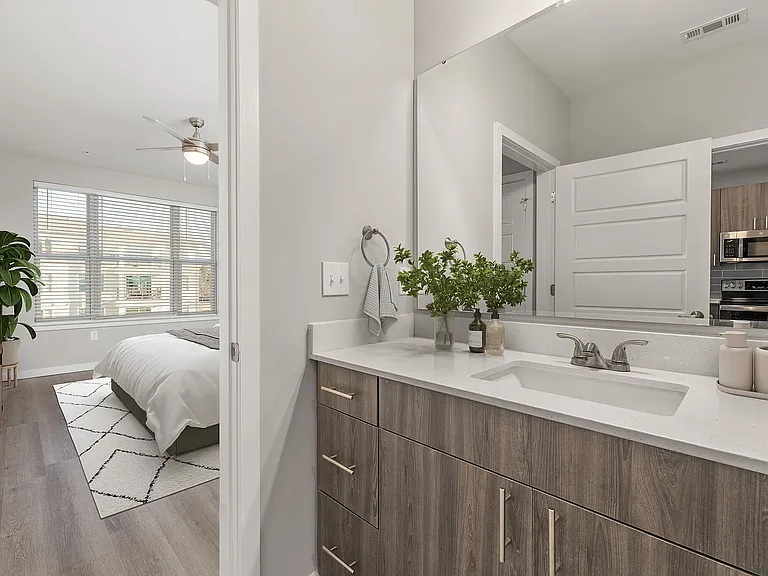 20-web-or-mls-Bath.Bedroom