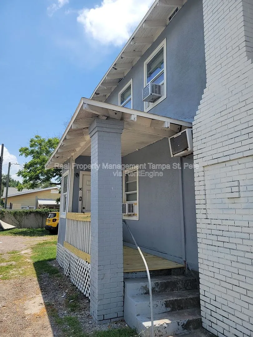 2 bed, 1.0 bath, 700 sqft, $995 — Photo 2
