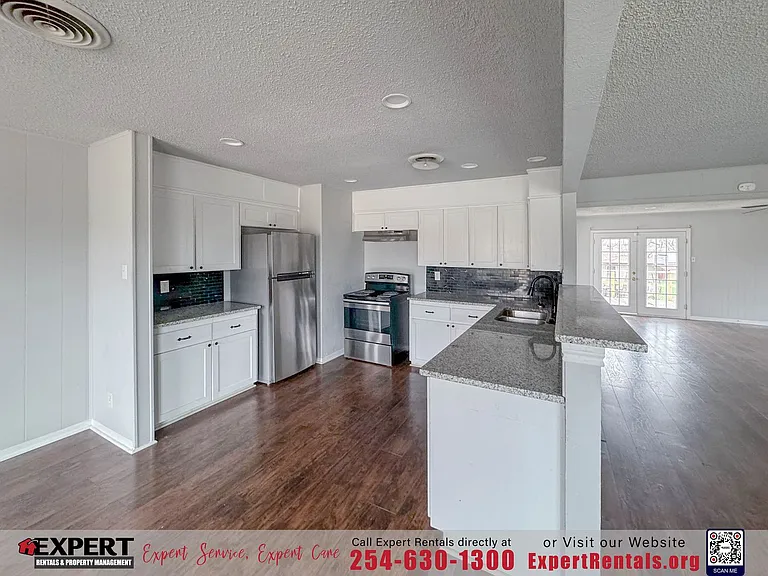 808 Carmen St — Photo 9