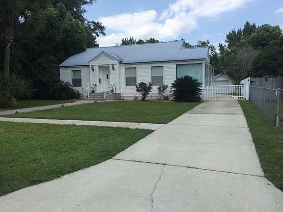 3rd image of 1520 E Moreno St