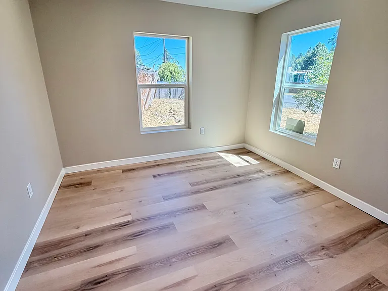 426 S 1st Ave — Photo 3