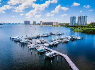 11390 Twelve Oaks Way APT 220, North Palm Beach, FL 33408
