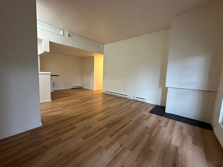 University Park Apartments near Cornell University — Photo 303