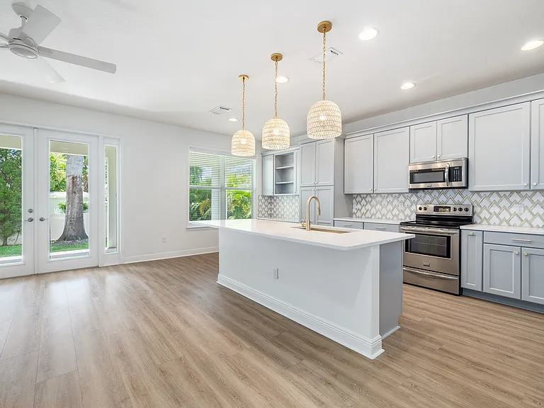 2806 Sanders Dr — Photo 8