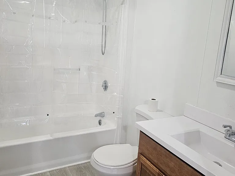 118 Chaplin St — Photo 2