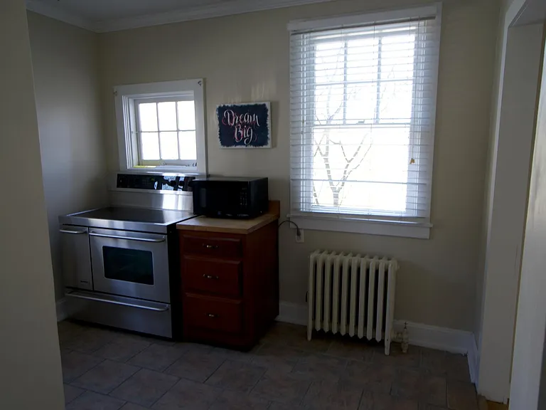 111 Marshall St — Photo 7
