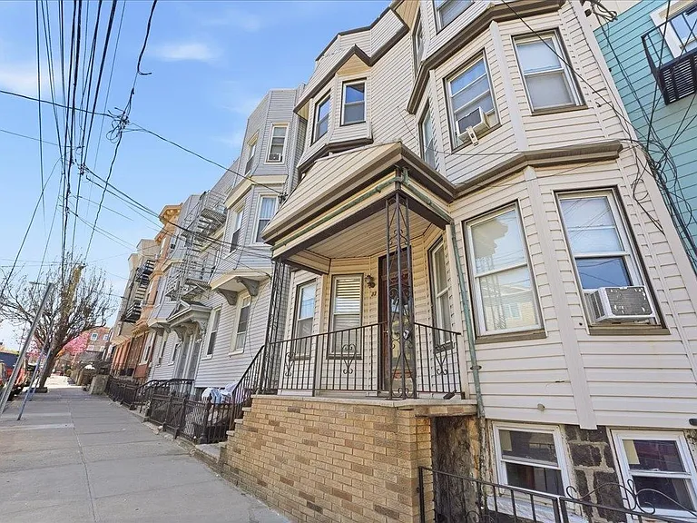 33 Thorne St #4 — Photo 12