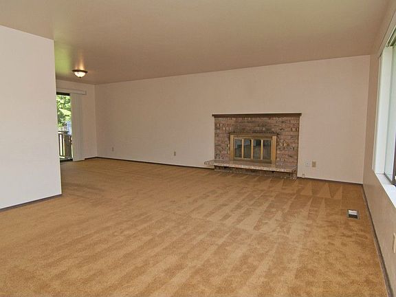 3rd image of 5811 148th Pl SW