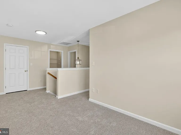 124 Sandridge Ct — Photo 11