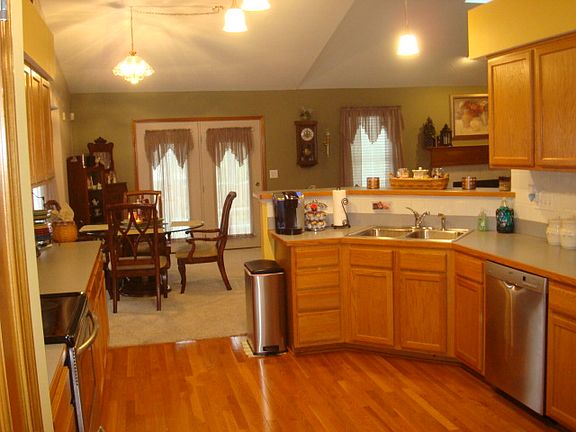 4th image of 4662 Goodman St