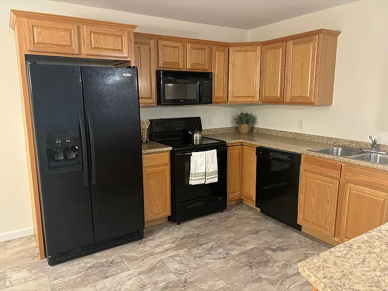 4 Commonwealth Dr — Photo 42