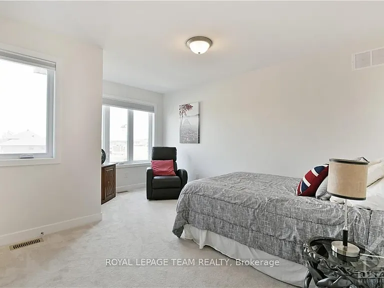 54 Reynard Cres — Photo 21