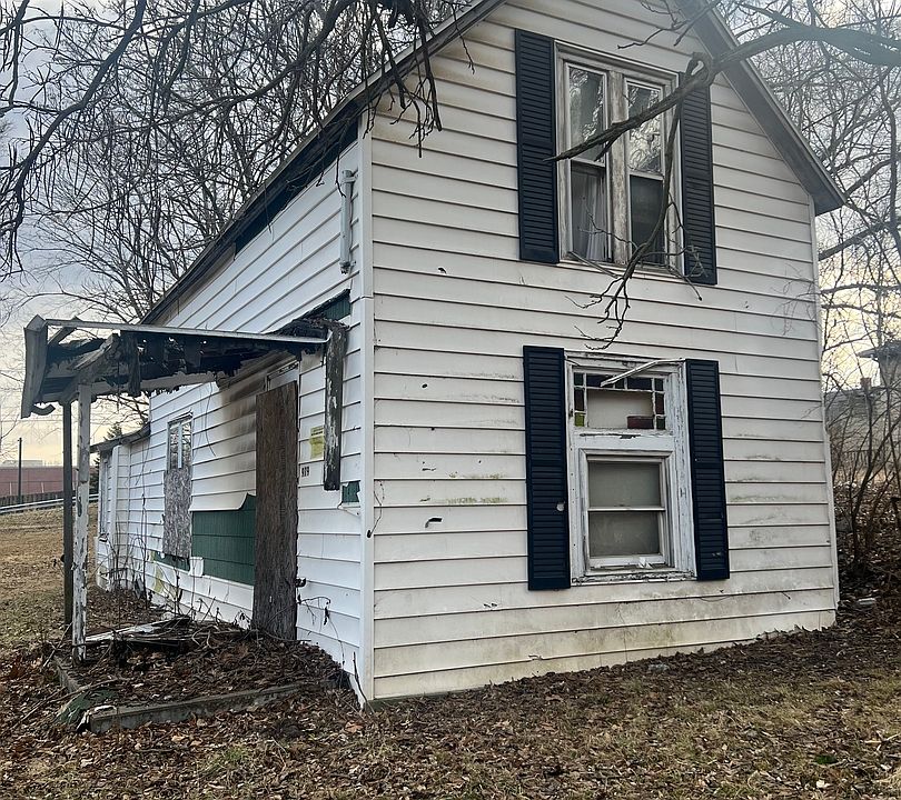 1st image of 979 W Cerro Gordo St