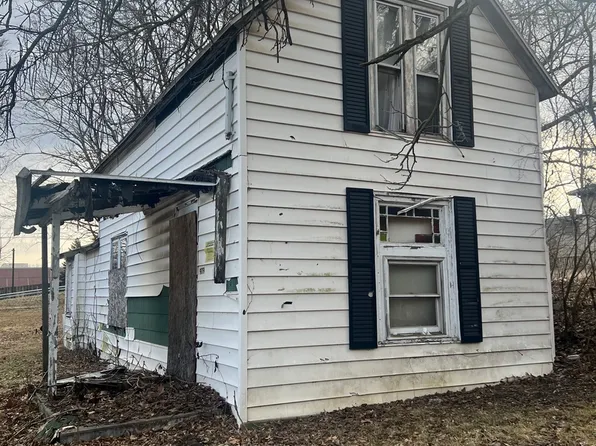 979 W Cerro Gordo St, Decatur, IL 62522