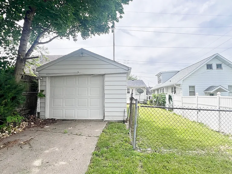 811 E Lake Ave — Photo 9