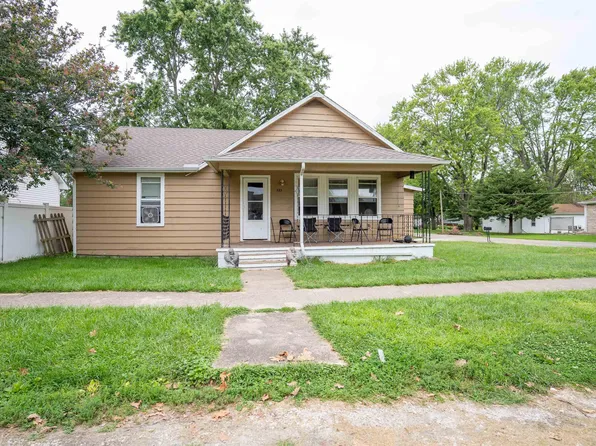 323 N Cedar St, Toluca, IL 61369