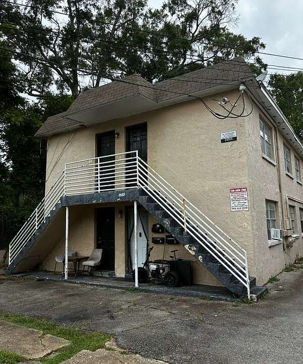 1st image of 1823 W 6th St APT 2