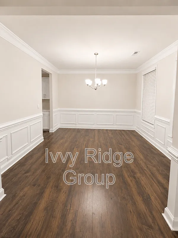 5 bed, 4.0 bath, 3021 sqft, $3,450 — Photo 2