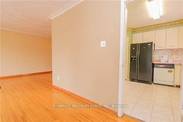 31 Lakeland Dr #UPPER LEVEL — Photo 4