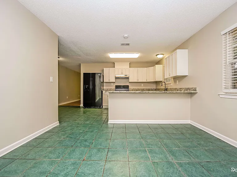124 Spring Valley Cir — Photo 4