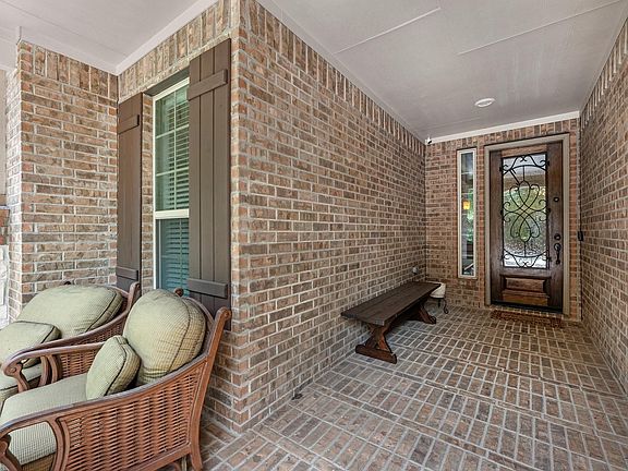 3rd image of 14 Larchfield Ct