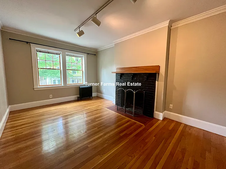 39 Lee St #3 — Photo 4