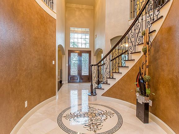 3rd image of 5907 Briar Hill Ct