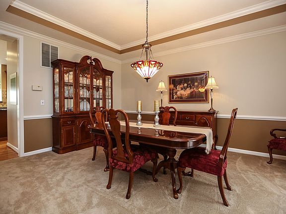 3rd image of 3410 Woodlands Cir