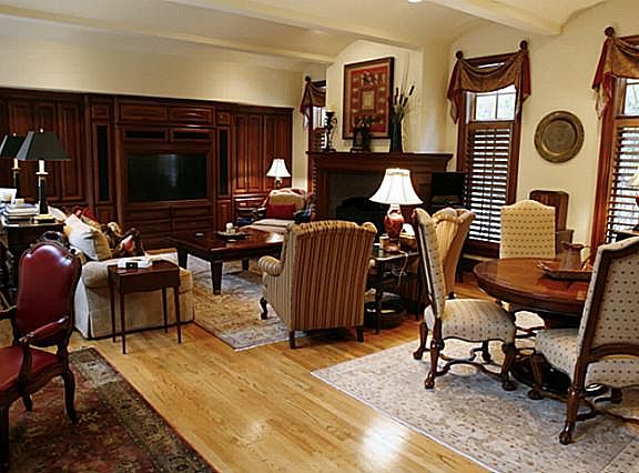 5th image of 4233 Versailles Ave