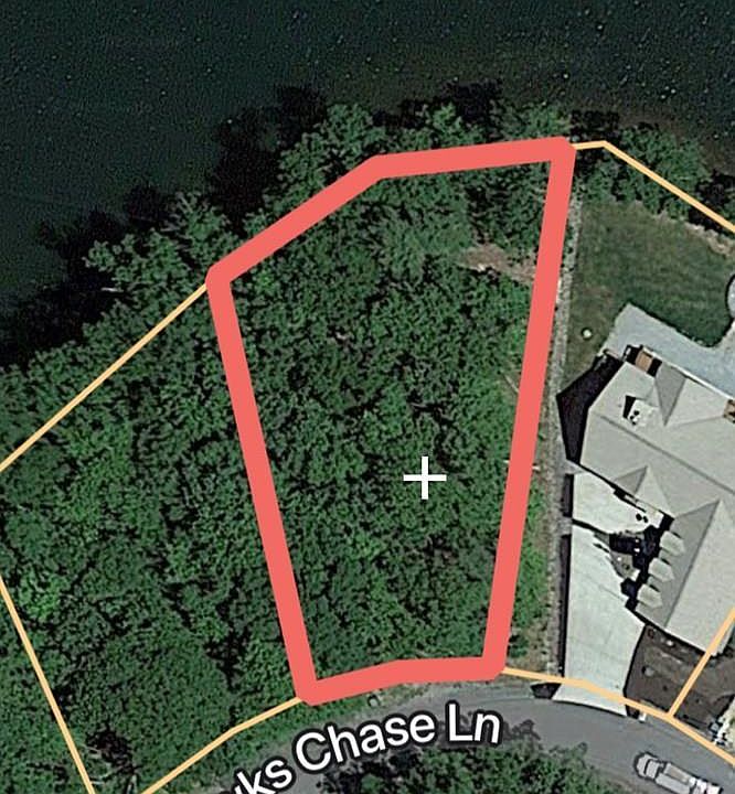 2nd image of 121 Hawks Chase Ln