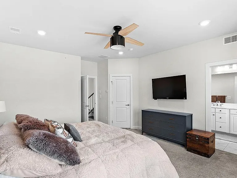 1608 Rocky Shale Ter SE — Photo 11