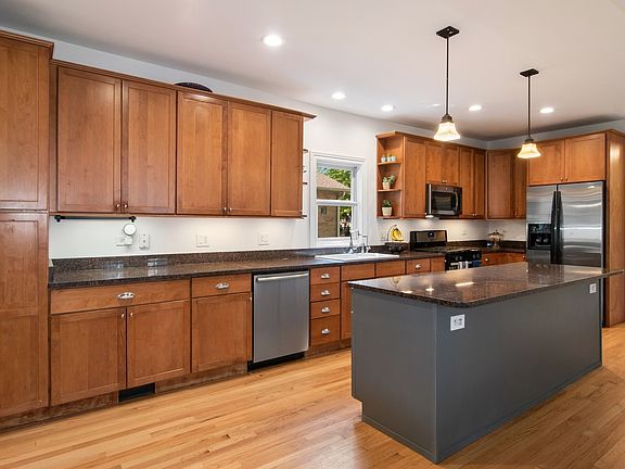 3rd image of 1112 S East Ave