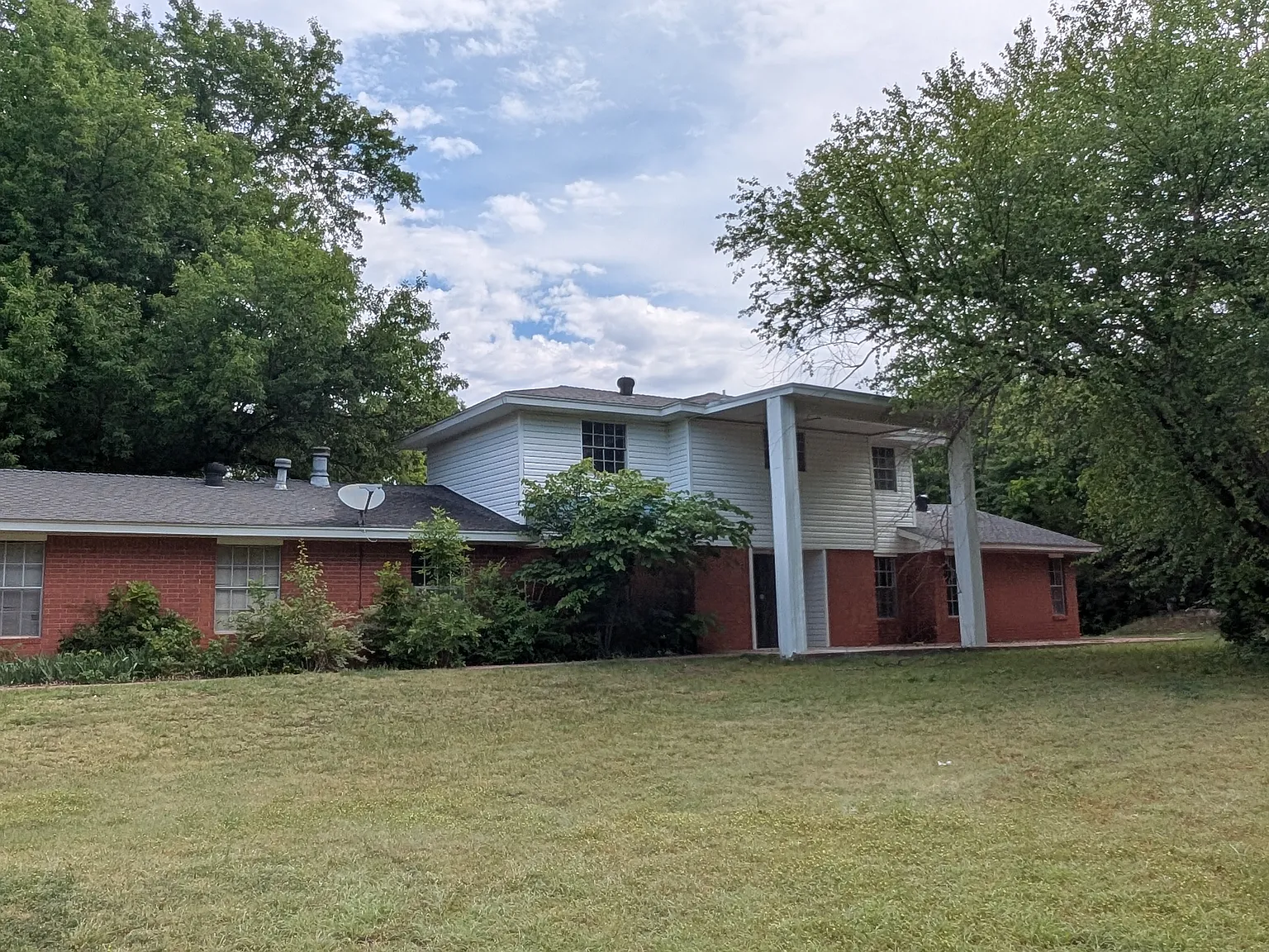 3 bed, 2.5 bath, 2198 sqft, $1,995 — Photo 3