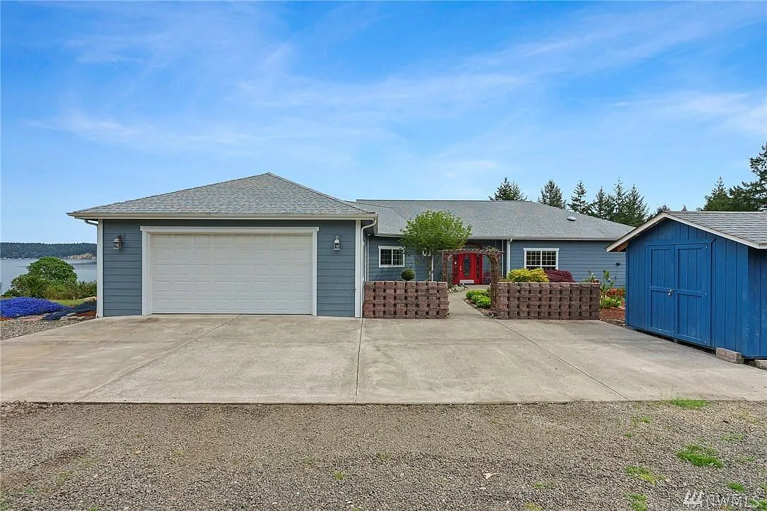 4 bed, 2.5 bath, 3083 sqft, $3,650 — Photo 2