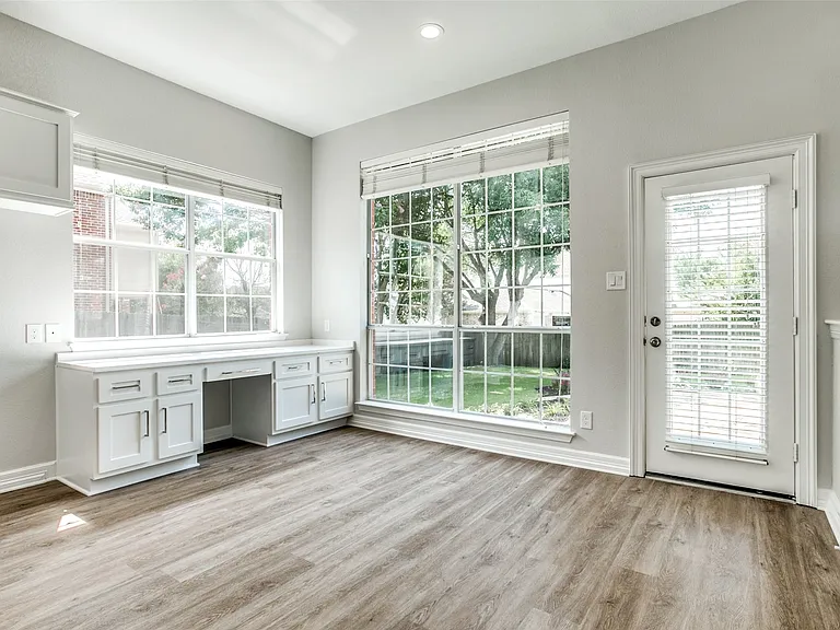1270 Lakeway Dr — Photo 11