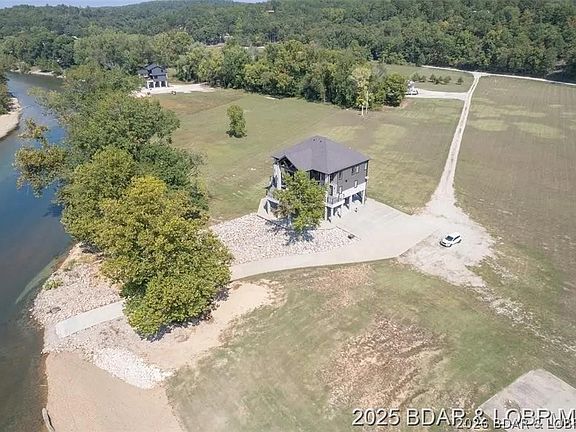 3rd image of 2262 Brown Rd