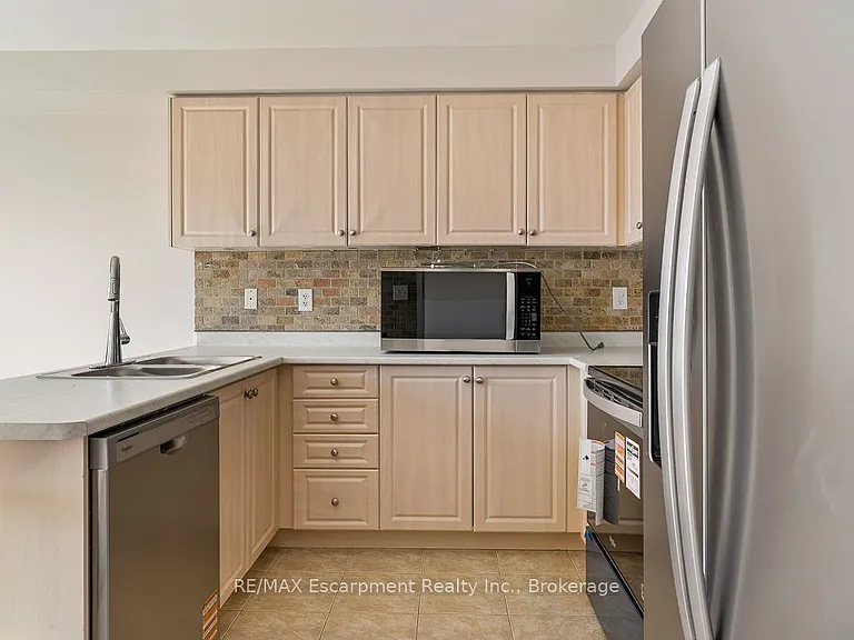 4832 Capri Cres — Photo 10