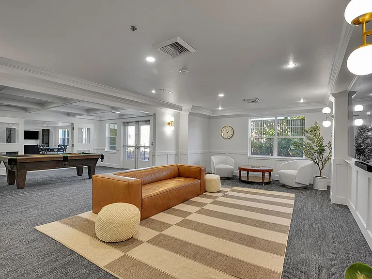 Eastwood Apartments — Photo 32