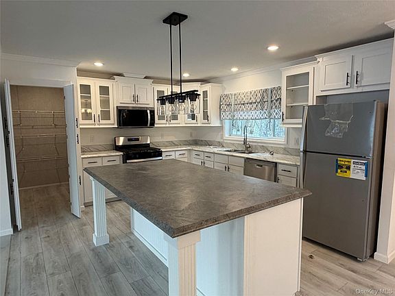 2nd image of 2 Susan Lane