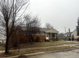 936 Cleophus Pkwy, Lincoln Park, MI 48146