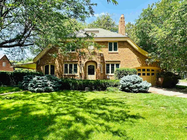 1139 N Kansas Ave, Hastings, NE 68901